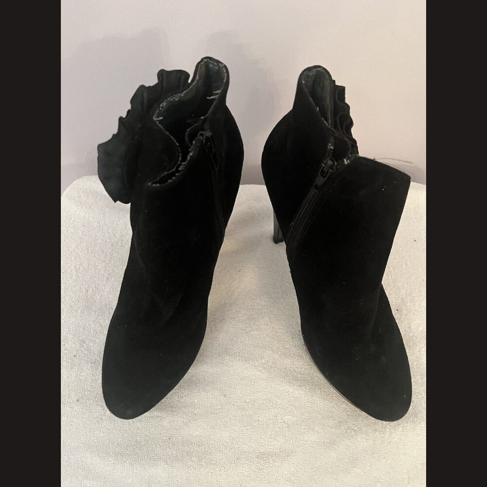 Steve Madden Black Pumps Flower Detail Size 6